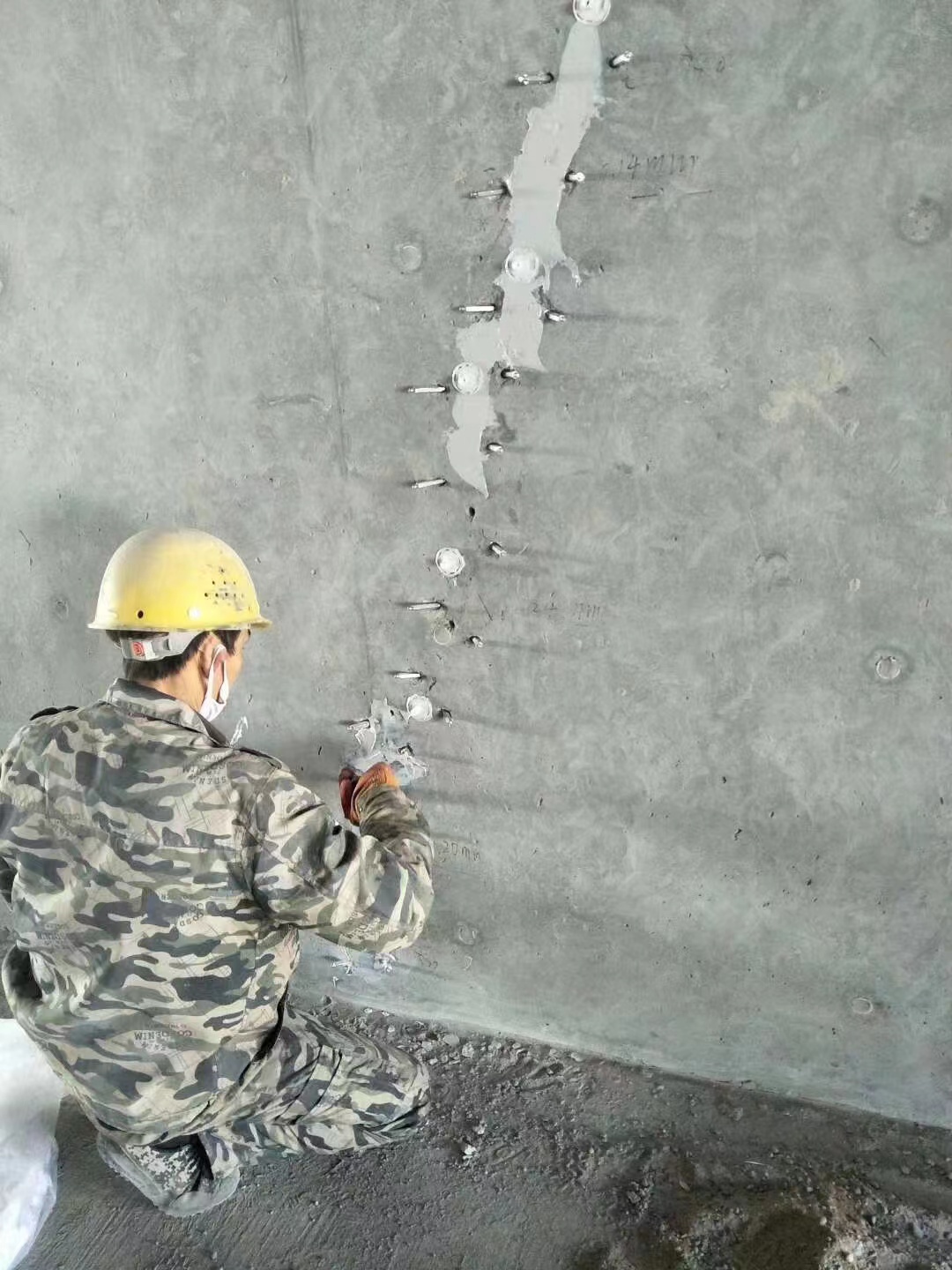 即墨混凝土楼板裂缝加固施工的方案